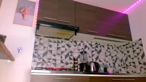 VANESSA BRETT online show from 02/20/25, 09:22