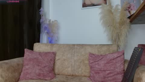 VANESSA BRETT online show from 02/17/26, 05:15