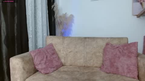 Snapshot of vanessa_brett_1 chatting on 04/27/26, 01:36 vanessa online show from 04/27/26, 01:36