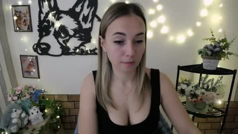 Snapshot of vanessa_joy_ chatting on 04/17/26, 08:17 Vanessa online show from 04/17/26, 08:17