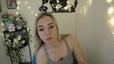 Snapshot of vanessa_joy_ chatting on 05/17/26, 09:06 Vanessa online show from 05/17/26, 09:06