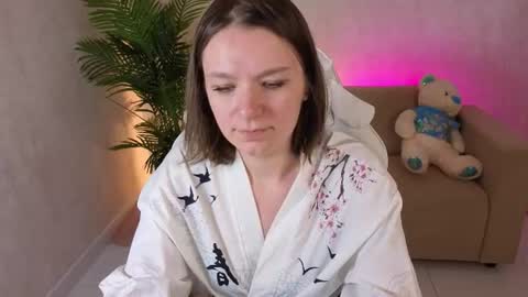 Snapshot of vanessa_lionn chatting on 06/10/26, 09:08 kira online show from 06/10/26, 09:08