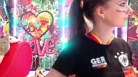 Snapshot of vanessa_love chatting on 06/14/26, 04:31 Vanessa online show from 06/14/26, 04:31