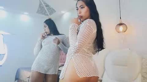Snapshot of vanessa_rain_ chatting on 10/02/25, 07:54 Vanessa  online show from 10/02/25, 07:54
