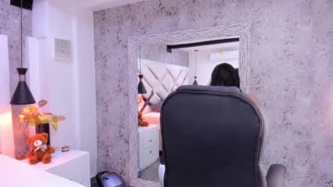 Vanessa  online show from 02/08/26, 07:39