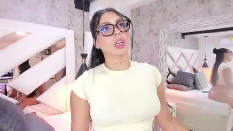 Snapshot of vanessa_rain_ chatting on 07/15/26, 07:19 Vanessa online show from 07/15/26, 07:19