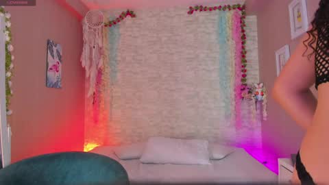 Snapshot of vanessa_santillan chatting on 04/23/26, 12:04 Vanessa online show from 04/23/26, 12:04
