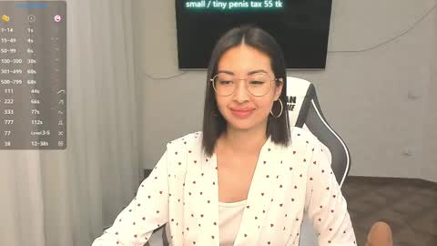 Snapshot of vanessa_sxy chatting on 05/23/26, 05:17 Vanessa online show from 05/23/26, 05:17