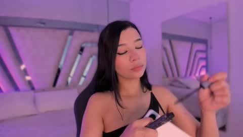 vanessaduval online show from 10/27/25, 03:54