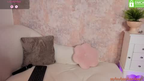 Snapshot of vanessafox__ chatting on 07/06/26, 03:03 V online show from 07/06/26, 03:03