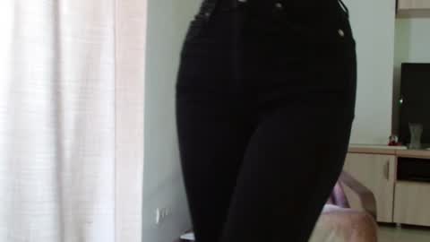 Snapshot of vanessalarahot chatting on 02/23/25, 08:39 Vanessa online show from 02/23/25, 08:39