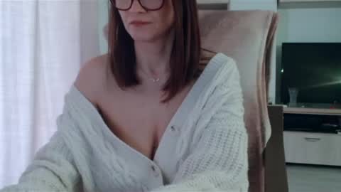 Snapshot of vanessalarahot chatting on 02/28/25, 11:25 Vanessa online show from 02/28/25, 11:25