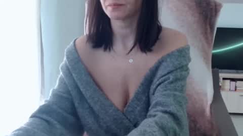 Snapshot of vanessalarahot chatting on 10/23/25, 11:09 Vanessa online show from 10/23/25, 11:09