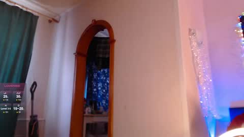 Snapshot of vanessalincum chatting on 02/17/25, 12:16 Vanessa follow me -  I will answer you there at any time online show from 02/17/25, 12:16