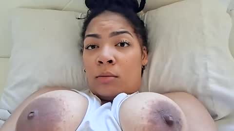 vanessareign online show from 10/17/25, 06:43