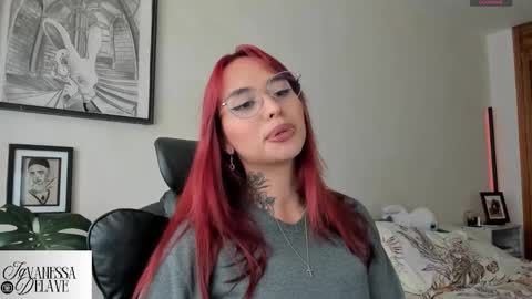 Snapshot of vanessart_ chatting on 03/10/26, 04:12 Vanessa online show from 03/10/26, 04:12