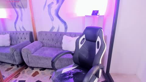 Snapshot of vanessascott_ chatting on 03/10/26, 05:45 vanessascott_ online show from 03/10/26, 05:45