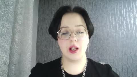 Snapshot of vanessashadow chatting on 12/14/25, 02:00 vanessashadow online show from 12/14/25, 02:00