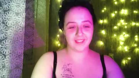 Snapshot of vanessashadow chatting on 12/19/25, 09:44 vanessashadow online show from 12/19/25, 09:44