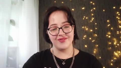 Snapshot of vanessashadow chatting on 05/15/26, 08:43 vanessashadow online show from 05/15/26, 08:43
