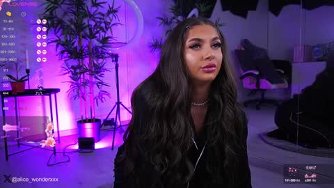 Snapshot of vanessasimon chatting on 01/14/25, 06:24 Vanessa Simon online show from 01/14/25, 06:24