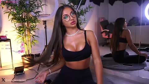 Snapshot of vanessasimon chatting on 01/24/25, 06:03 Vanessa Simon online show from 01/24/25, 06:03