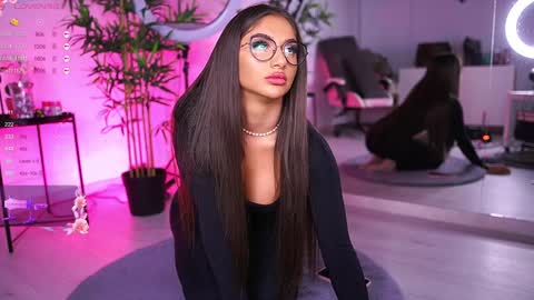 Snapshot of vanessasimon chatting on 01/27/25, 06:09 Vanessa Simon online show from 01/27/25, 06:09