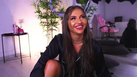 Snapshot of vanessasimon chatting on 02/02/25, 12:46 Vanessa Simon online show from 02/02/25, 12:46