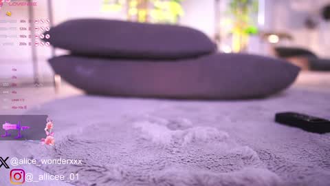 Snapshot of vanessasimon chatting on 02/07/25, 12:28 Vanessa Simon online show from 02/07/25, 12:28