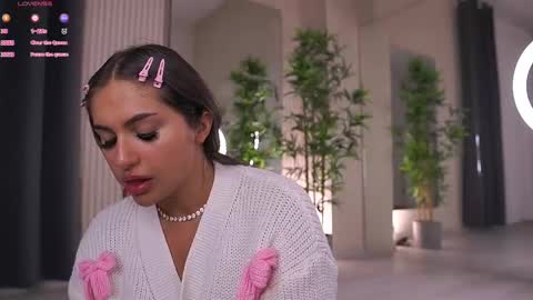 Snapshot of vanessasimon chatting on 02/10/25, 07:04 Vanessa Simon online show from 02/10/25, 07:04