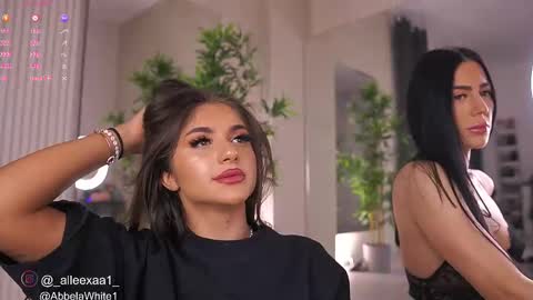 Snapshot of vanessasimon chatting on 02/12/25, 06:40 Vanessa Simon online show from 02/12/25, 06:40