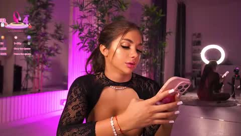 Snapshot of vanessasimon chatting on 03/02/25, 09:21 Vanessa Simon online show from 03/02/25, 09:21