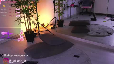 Snapshot of vanessasimon chatting on 03/04/25, 01:06 Vanessa Simon online show from 03/04/25, 01:06