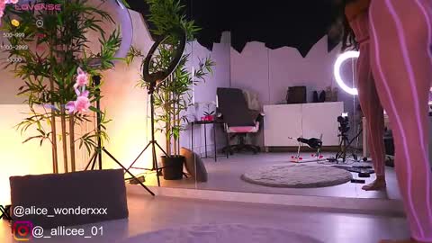 Snapshot of vanessasimon chatting on 03/06/25, 06:19 Vanessa Simon online show from 03/06/25, 06:19