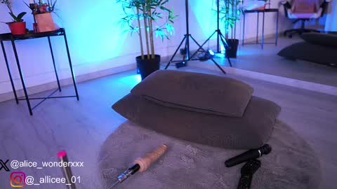 Snapshot of vanessasimon chatting on 03/08/25, 10:11 Vanessa Simon online show from 03/08/25, 10:11