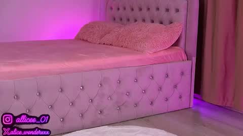 Snapshot of vanessasimon chatting on 09/17/25, 06:04 Vanessa Simon online show from 09/17/25, 06:04