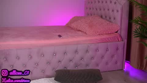 Snapshot of vanessasimon chatting on 09/18/25, 06:15 Vanessa Simon online show from 09/18/25, 06:15