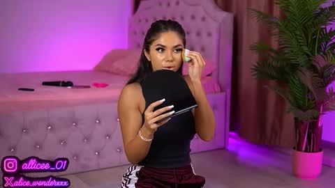 Snapshot of vanessasimon chatting on 09/19/25, 06:15 Vanessa Simon online show from 09/19/25, 06:15