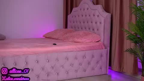 Snapshot of vanessasimon chatting on 09/24/25, 06:06 Vanessa Simon online show from 09/24/25, 06:06