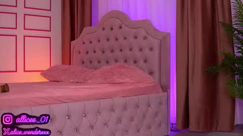 Snapshot of vanessasimon chatting on 10/08/25, 08:23 Vanessa Simon online show from 10/08/25, 08:23