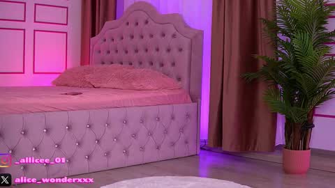 Snapshot of vanessasimon chatting on 10/21/25, 06:36 Vanessa Simon online show from 10/21/25, 06:36