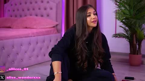 Snapshot of vanessasimon chatting on 11/02/25, 06:16 Vanessa Simon online show from 11/02/25, 06:16