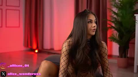 Snapshot of vanessasimon chatting on 11/17/25, 06:30 Vanessa Simon online show from 11/17/25, 06:30