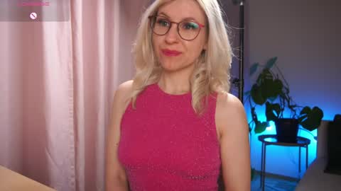 Snapshot of vanessavoxx chatting on 04/05/26, 05:54 Vanessa online show from 04/05/26, 05:54
