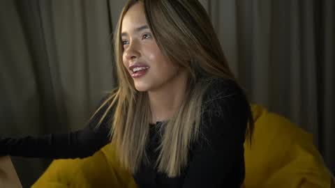 Snapshot of vanesse_ chatting on 03/21/26, 05:23 Irina online show from 03/21/26, 05:23