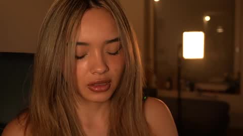 Snapshot of vanesse_ chatting on 04/08/26, 08:09 Irina online show from 04/08/26, 08:09