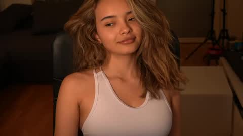 Snapshot of vanesse_ chatting on 04/13/26, 09:20 Irina online show from 04/13/26, 09:20