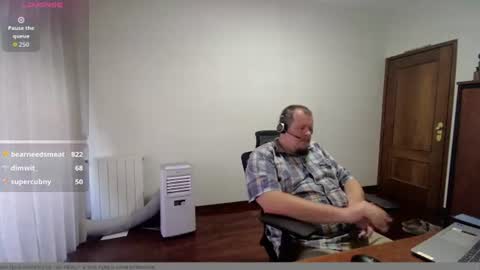 Snapshot of vanifer chatting on 07/14/26, 02:12 Vanifer online show from 07/14/26, 02:12
