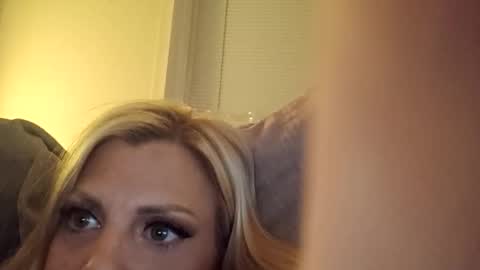 Snapshot of vaniljesukker chatting on 04/06/26, 11:27 Vaniljesukker online show from 04/06/26, 11:27