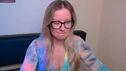 Mia online show from 10/10/25, 06:56